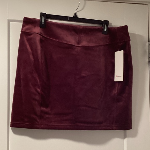 Lululemon Athletica Burgundy Mini Skirt - Picture 1 of 6